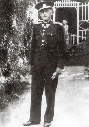 Jan Ferák v uniformě pilota čs. armádního letectva (asi 1935)