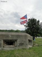 Vlajky nad bunkrem